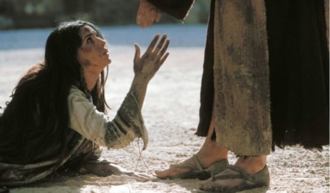 A los pies de Cristo