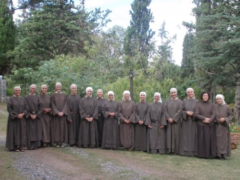 Las Hermanas en el Monasterio