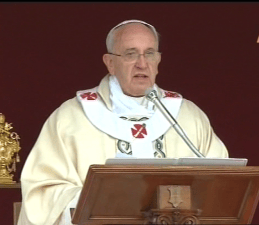 Papa Francisco en la Clausura del año de la fe, dando las gracias a Benedicto XVI