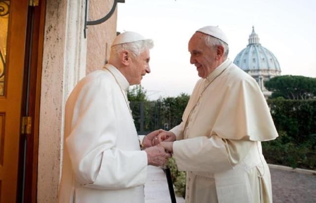 Encuentro del papa Francisco y del papa emérito Benedicto XVI